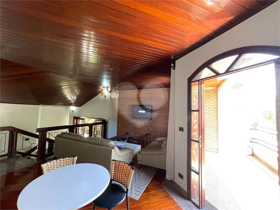 Casa à venda com 6 quartos, sendo 1 suíte, no condomínio Granja Olga I, Sorocaba - SP