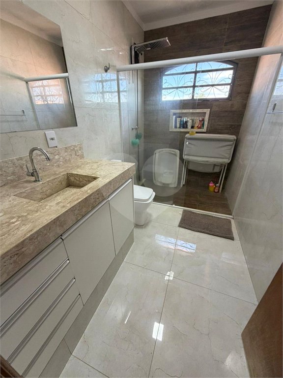 Sobrado à venda com 4 quartos, sendo 1 suíte,  em Jardim Santa Rosa, Araraquara, SP