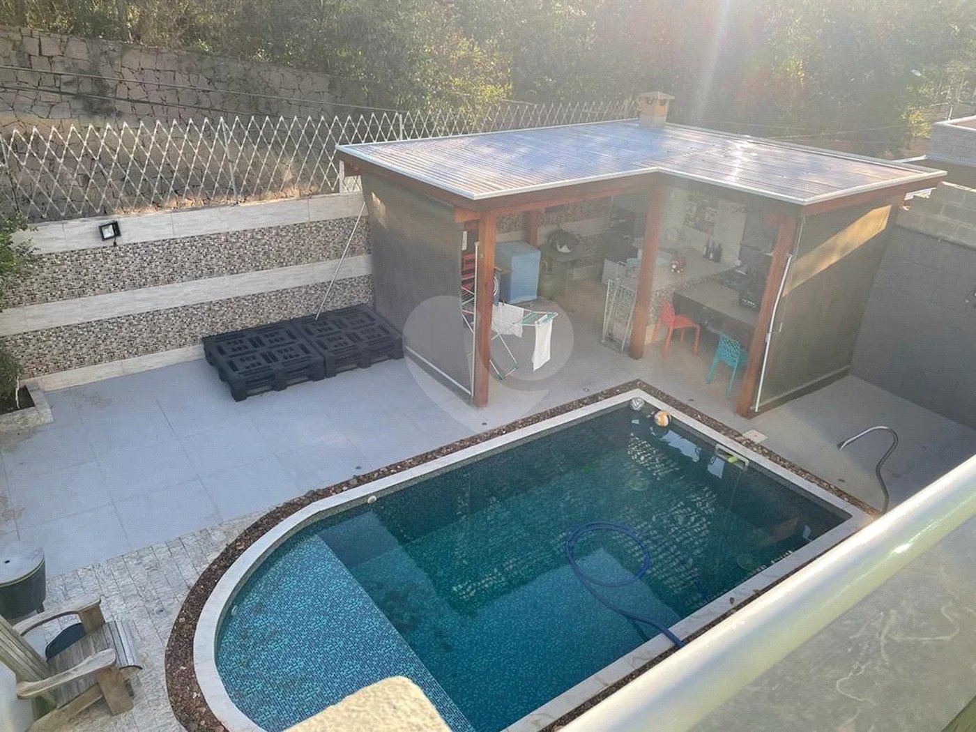 Casa repaginada com piscina no "Condomínio Portal do Bosque" Louveira - SP.