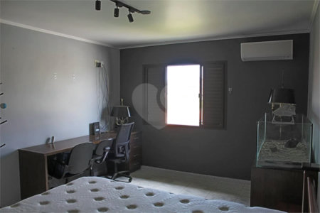 Sobrado à venda com 4 quartos, sendo 2 suítes, em Vila das Mercês, São Paulo, SP