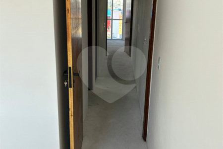 Sobrado à venda com 3 quartos, sendo 1 suíte,  em Calmon Viana, Poá, SP