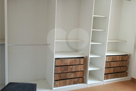 Casa à venda com 4 quartos, sendo 1 suíte, no condomínio Atlantico Sul, Rio de Janeiro - RJ