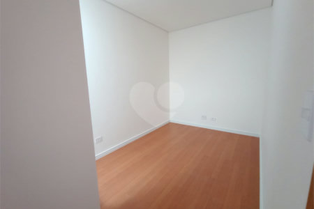 Sobrado à venda com 3 quartos, sendo 1 suíte,  em Campo Grande, São Paulo, SP