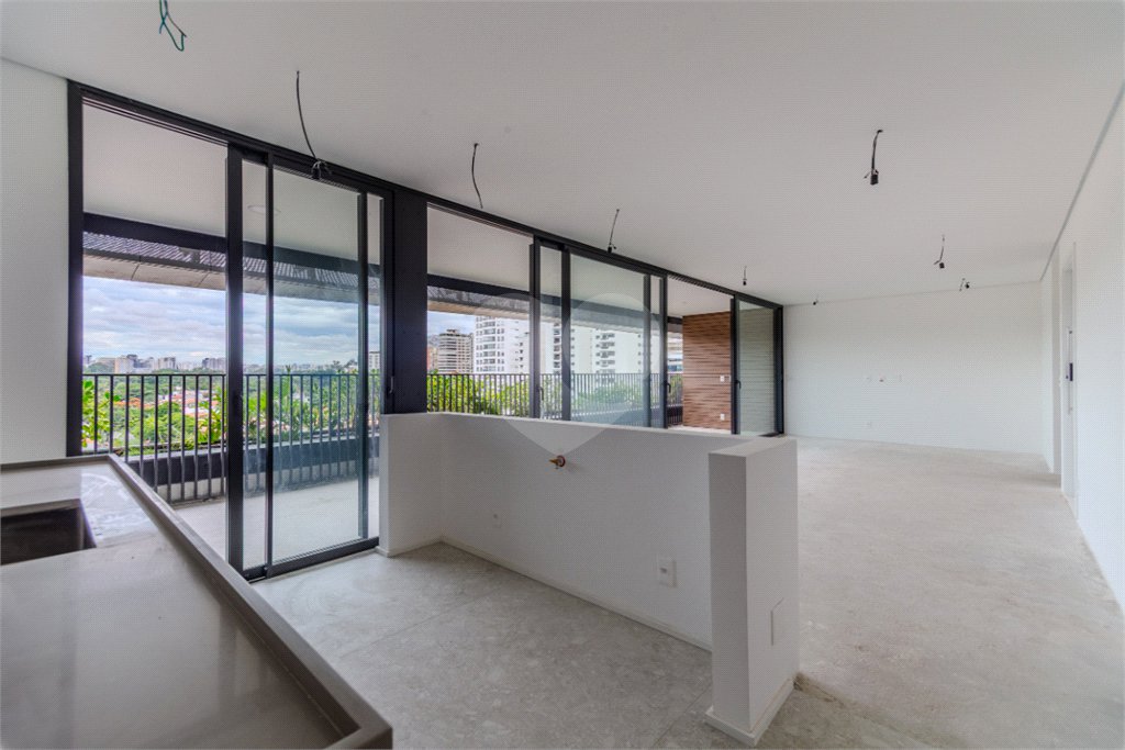 Apartamento à venda com 3 suítes em Vila Nova Conceição, São Paulo, SP