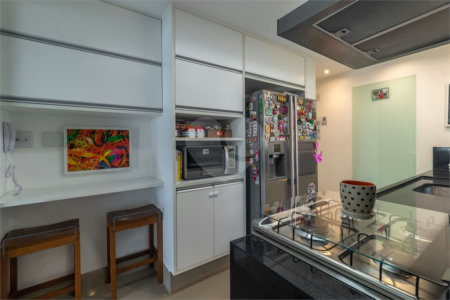 Apartamento à venda com 3 quartos, sendo 1 suíte, em Campo Belo, São Paulo, SP