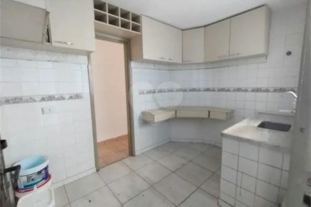 Casa de Vila à venda com 3 quartos, sendo 1 suíte,  em Jardim Esmeralda, São Paulo, SP