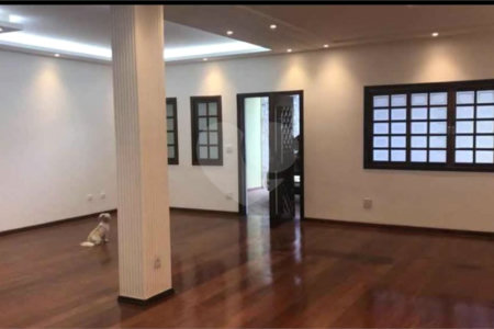 Casa à venda com 4 quartos, sendo 3 suítes,  em Cerâmica, São Caetano do Sul, SP