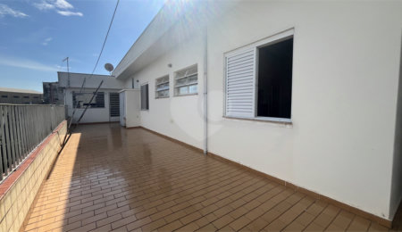 Casa à venda com 3 quartos, sendo 1 suíte, no Centro, Atibaia, SP