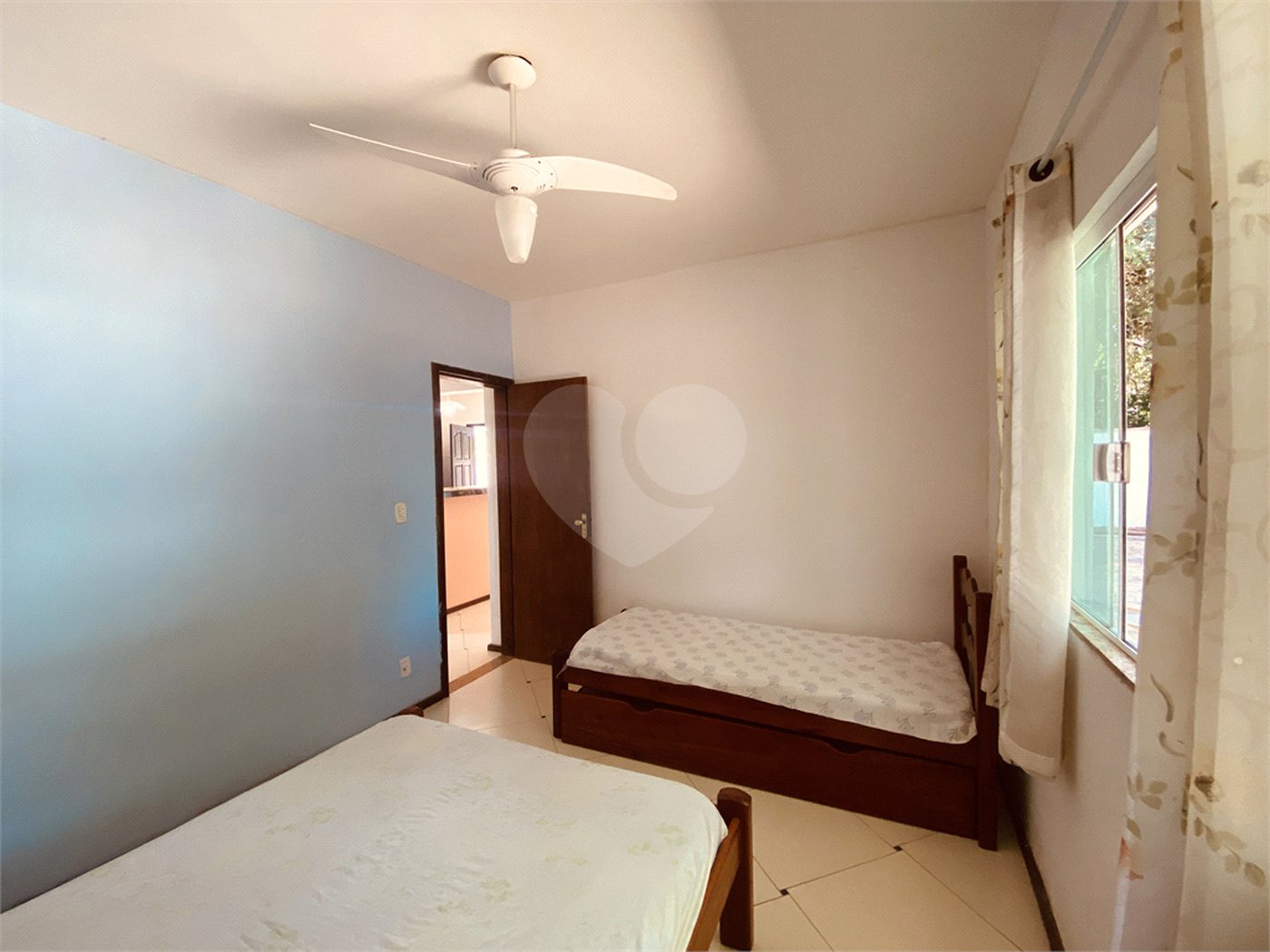 Casa em condomínio para alugar com 2 quartos, sendo 1 suíte, em Caravelas, Armação dos Búzios, RJ