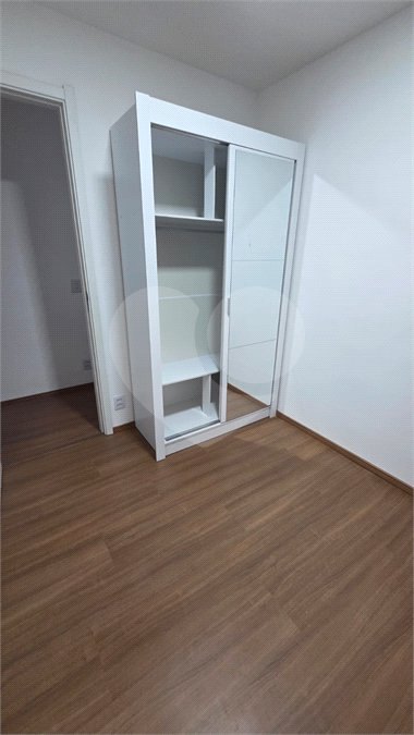 Apartamento à venda com 2 quartos em Vila Zat, São Paulo, SP