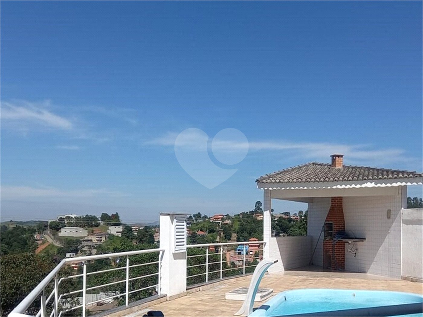 Casa à venda com 4 quartos, sendo 2 suítes,  no condomínio Jardim Imperador, Igaratá - SP