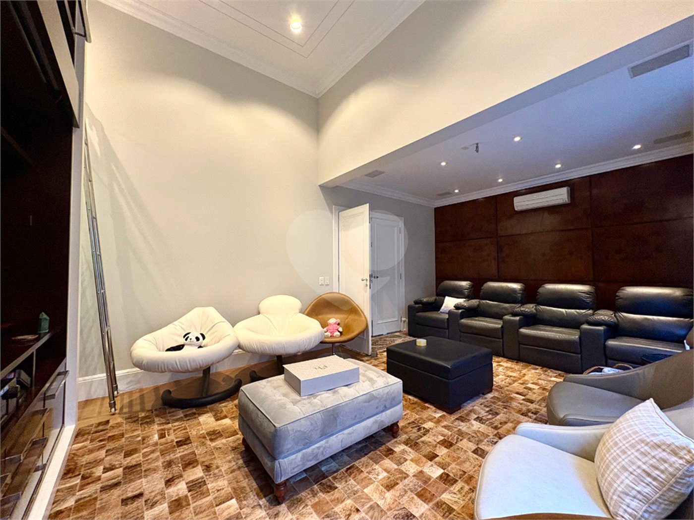 Casa à venda com 5 quartos, sendo 4 suítes, no condomínio Pignatari, São Paulo - SP