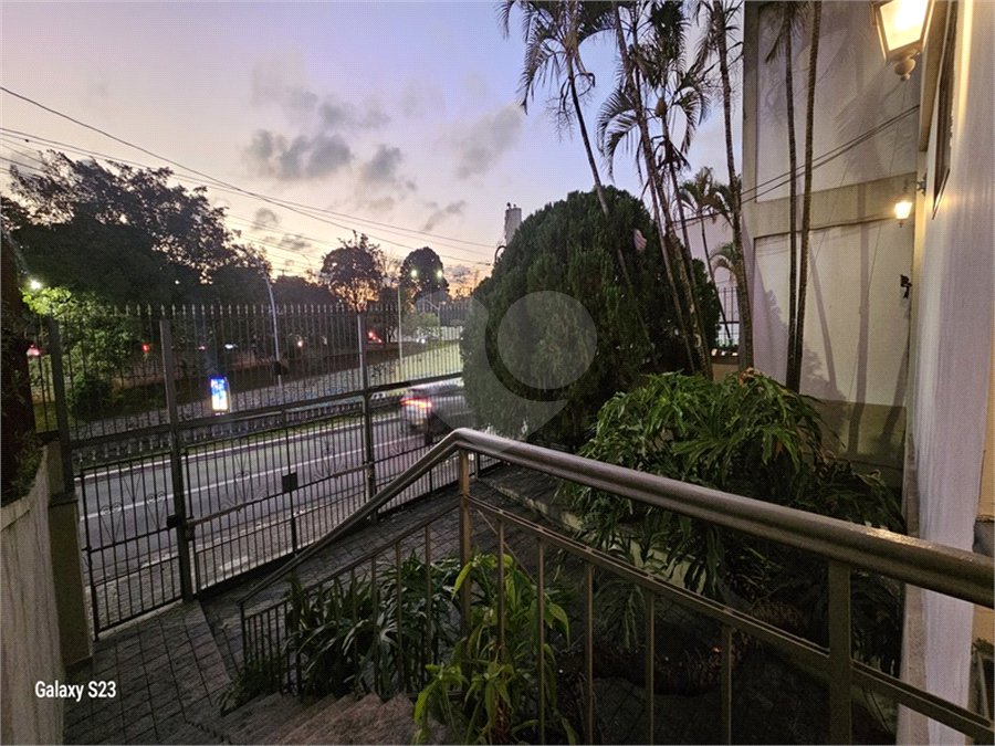 Casa à venda com 8 quartos, sendo 2 suítes, em Indianópolis, São Paulo, SP