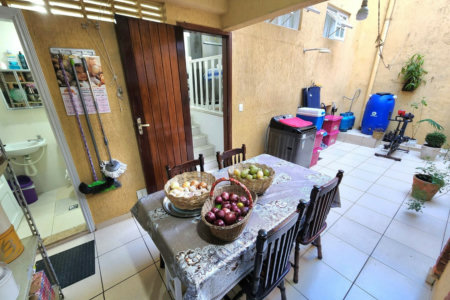 Casa próximo da praia com 3 dormitórios à venda, 128 m² por R$ 1.300.000 - Pompéia - Santos/SP