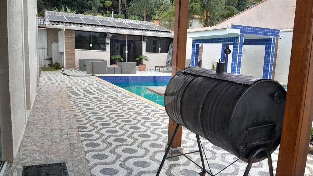 Chácara em Área Rural de Piracaia, com casa principal + 4 kitnets alugadas, excelente localização