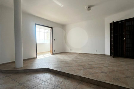 Sobrado à venda com 6 quartos, sendo 4 suítes,  em Vila Oliveira, Mogi das Cruzes, SP