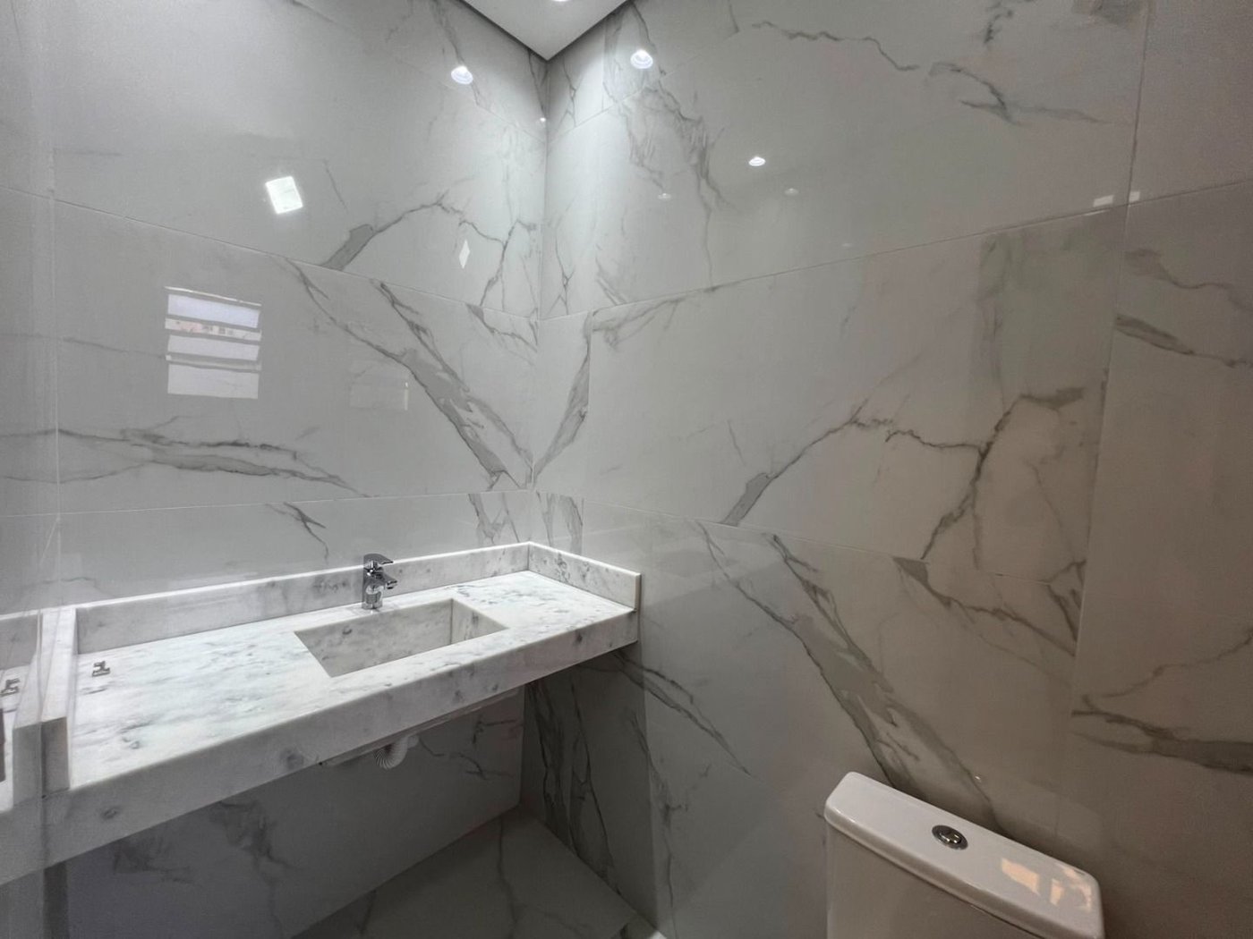 Sobrado com 4 dormitórios à venda, 234 m² por R$ 2.500.000,00 - Ponta da Praia - Santos/SP