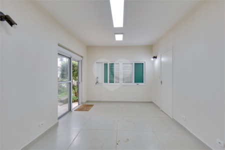 Casa Térrea à venda ou para alugar com 5 quartos, sendo 2 suítes, em Granja Julieta, São Paulo, SP