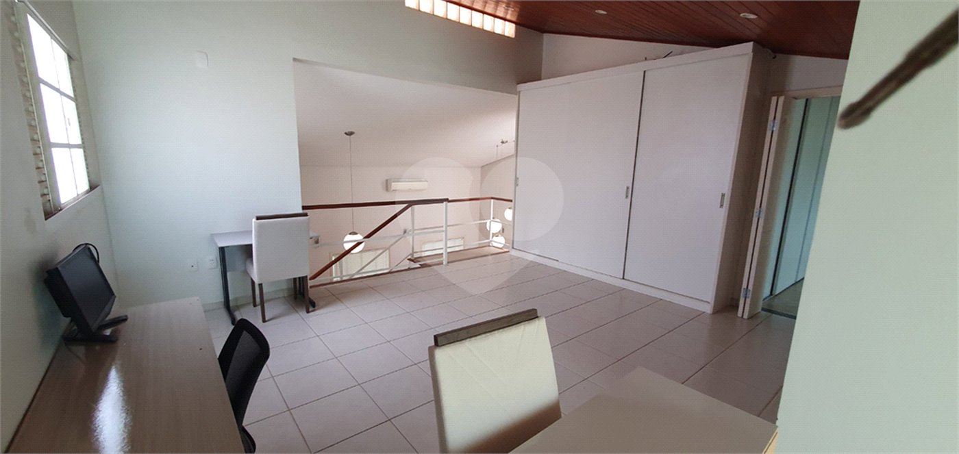 Casa à venda com 4 quartos, sendo 3 suítes, no condomínio Vila Inglesa, Sorocaba - SP