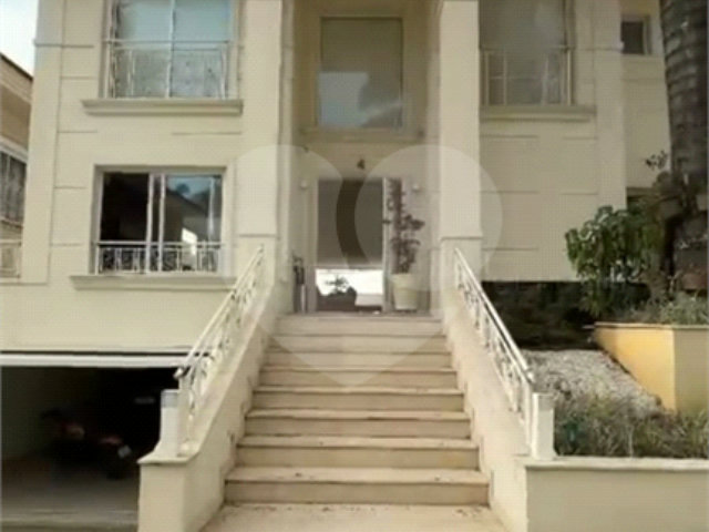 Casa à venda com 4 suítes no condomínio Villaggio Houda, São Paulo - SP