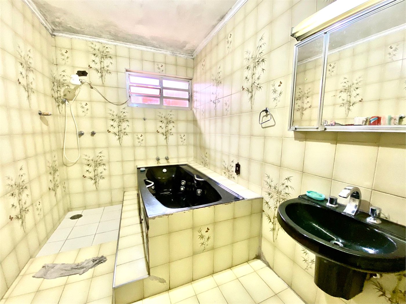 Casa à venda com 6 quartos, sendo 1 suíte, em Vila Mariana, São Paulo, SP