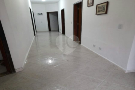 Casa à venda com 4 quartos, sendo 1 suíte, em City Bussocaba, Osasco, SP