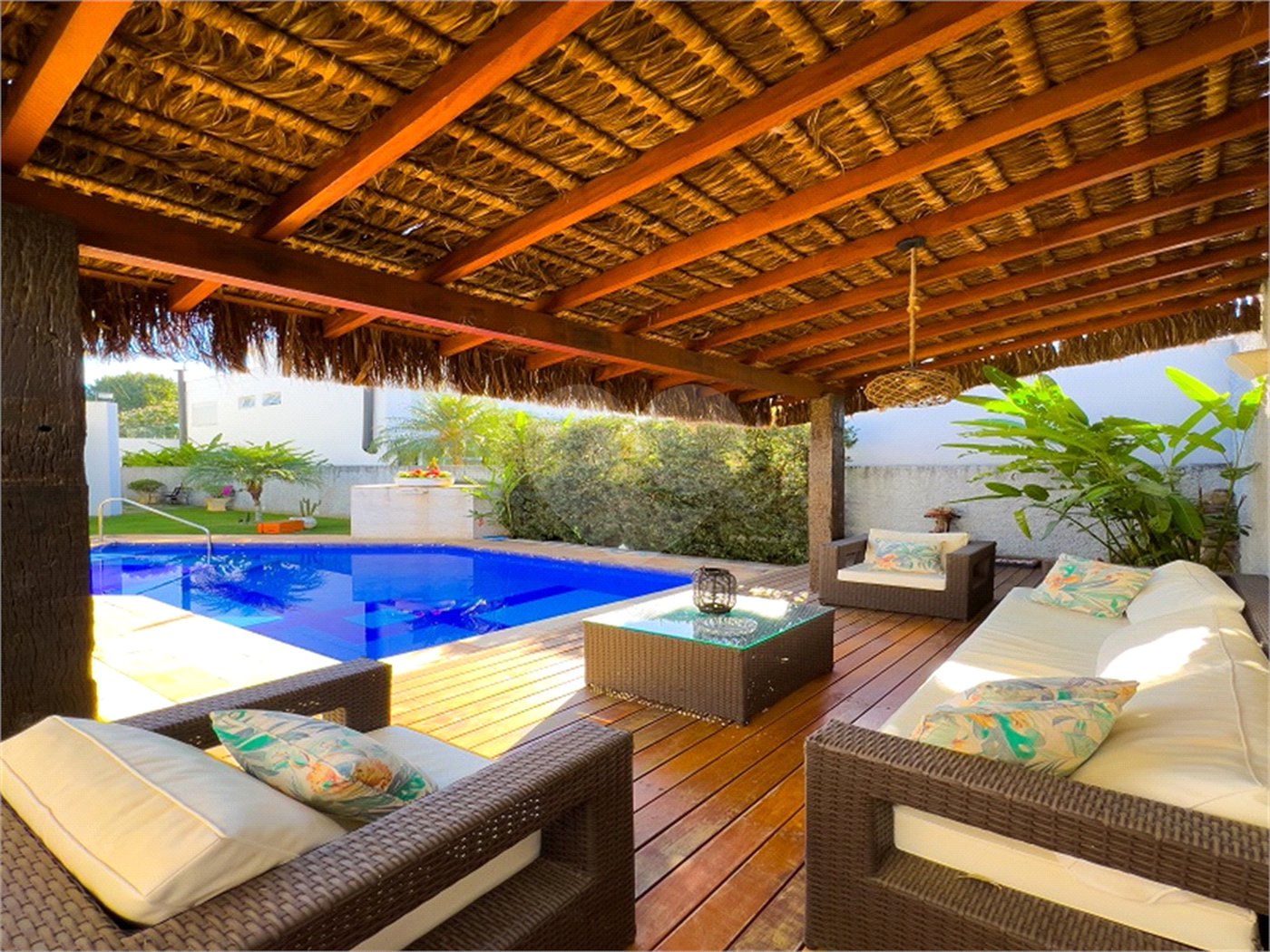 Casa à venda ou para alugar com 3 suítes no condomínio Figueira Garden, Atibaia - SP
