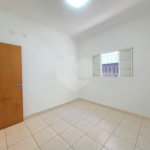 Casa à venda com 3 quartos, sendo 1 suíte, no condomínio Residencial Jardim das Palmeiras, Vinhedo - SP