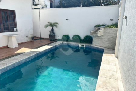 Casa à venda com 4 quartos, sendo 3 suítes, em Chácara Monte Alegre, São Paulo, SP