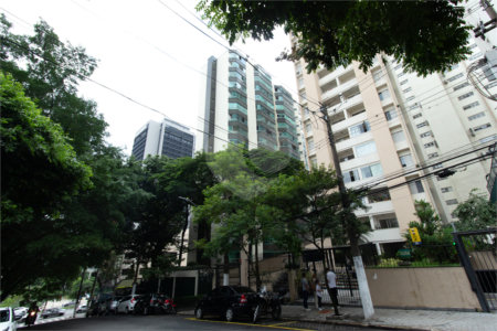 Apartamento a venda no Campo Belo, 192 M², 3 suites, 3 vagas, lazer e próximo ao metrô