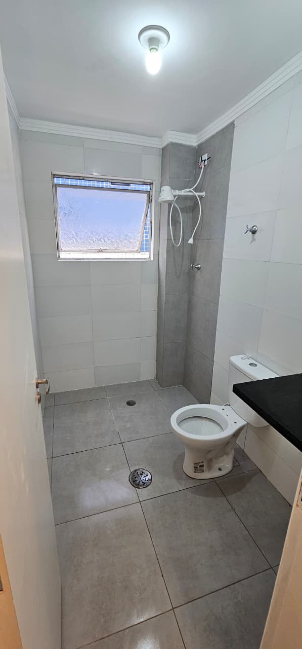 Apartamento de 01 Dormitório na Vila Caiçara — 200 m do Mar