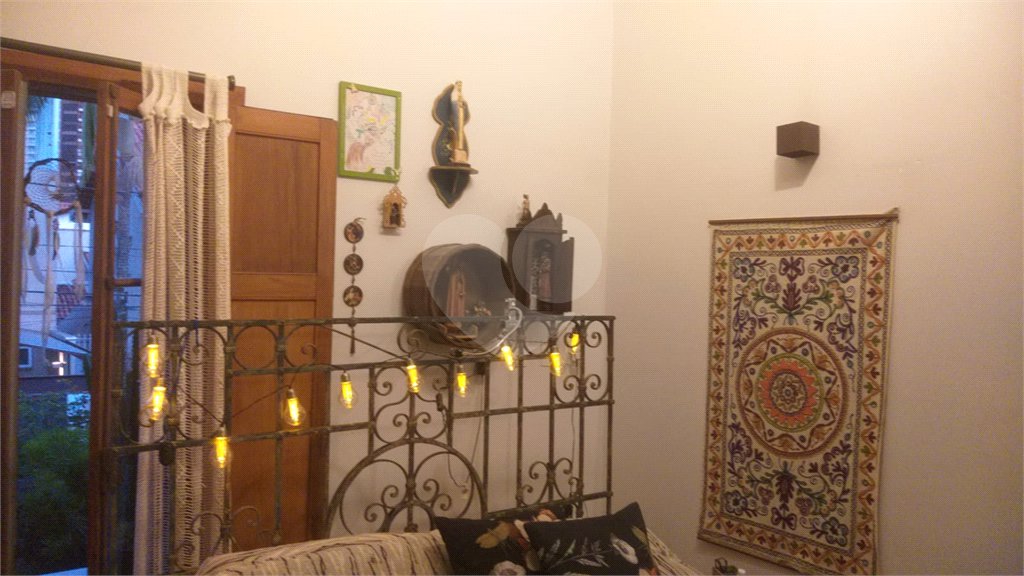 Casa à venda com 3 quartos, sendo 2 suítes, em Vila Mariana, São Paulo, SP
