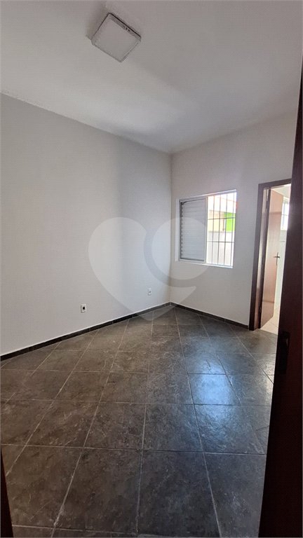 Sobrado à venda com 2 suítes em Jardim Itamaracá, Indaiatuba, SP