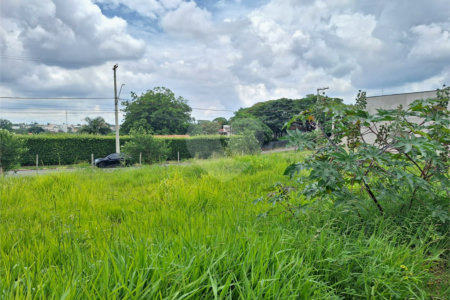 Terreno à venda com 1 suíte em Pinheirinho, Vinhedo, SP