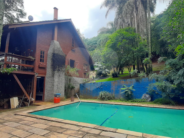 Casa à venda com 4 quartos, sendo 2 suítes,  no condomínio Associação Reserva das Hortênsias, Mairiporã - SP
