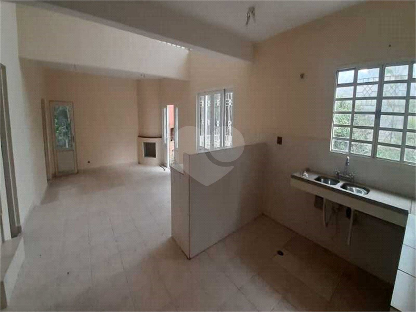 Sobrado à venda com 4 quartos, sendo 2 suítes, em Serra da Cantareira, Mairiporã, SP