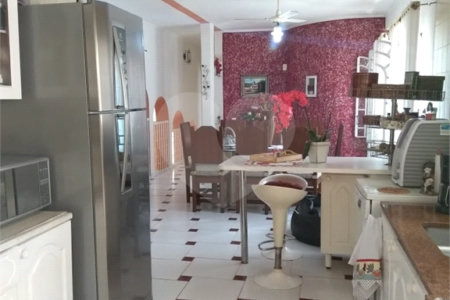 Casa à venda com 5 quartos, sendo 3 suítes,  em Vila Oliveira, Mogi das Cruzes, SP