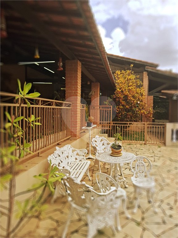 Casa à venda com 3 quartos, sendo 1 suíte, no condomínio Acmti - Colinas do Mosteiro, Terras de Itaici e Recanto dos Pássaros, Indaiatuba - SP