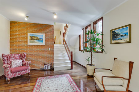 Casa à venda com 3 quartos, sendo 2 suítes, no condomínio Granja do Morumbi, São Paulo - SP