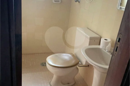 Casa à venda, 742 m², com piscina, 5 suítes, em Embu das Artes