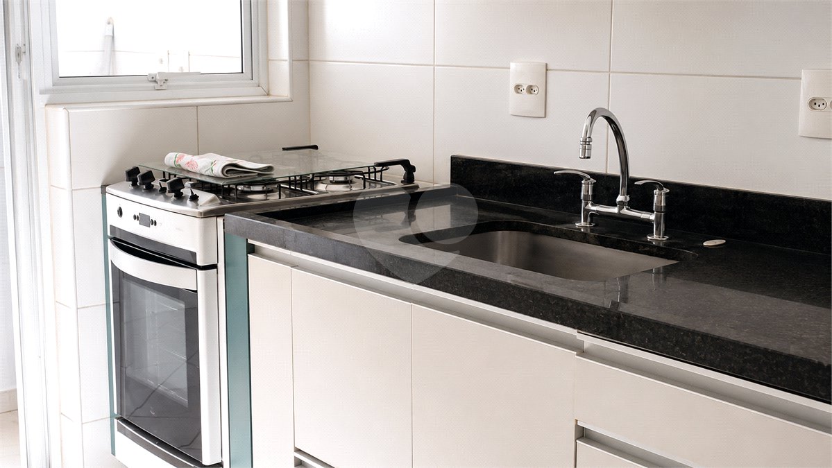 Apartamento à venda com 3 quartos, sendo 1 suíte, em Jardim das Acácias, São Paulo, SP