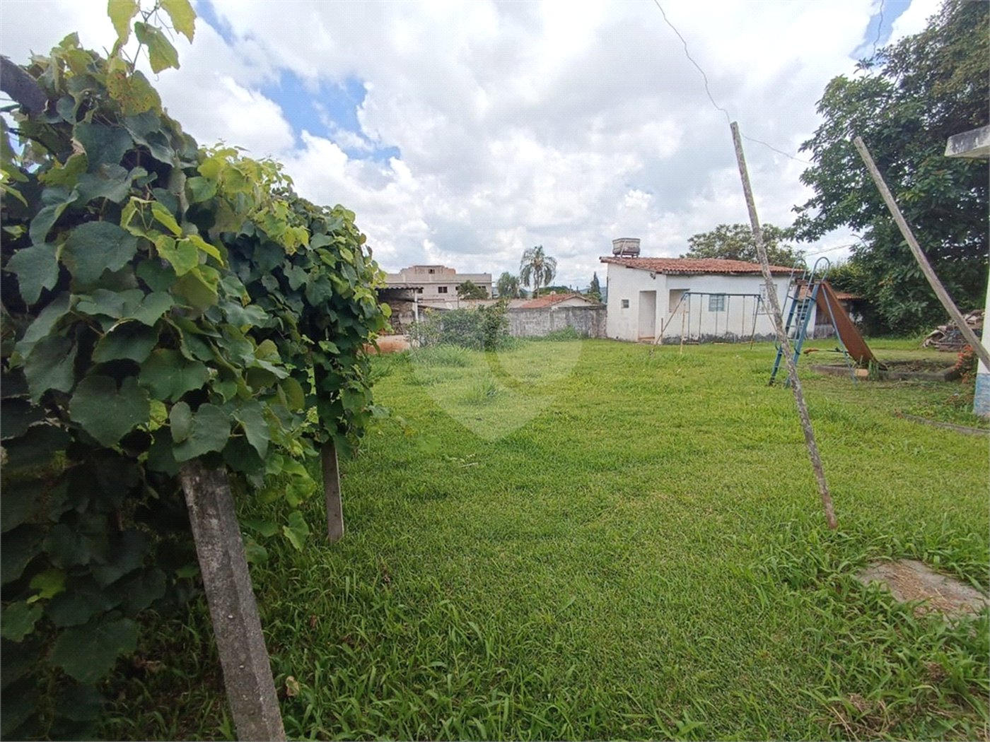 Casa à venda com 3 quartos em Vila Santa Rosália, São Roque, SP