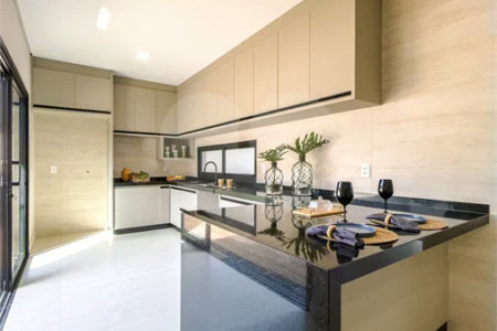 Indaiatuba - Condomínio Milano - Sobrado - 350 m² de terreno - 240 m² de área construída - 4 vagas de garagem, sendo 2 cobertas - Salas de estar e jantar integradas - 3 suítes com closet e varanda no pavimento superior - Escritório no térreo - Espaço gourmet com churrasqueira - Banheiro externo
