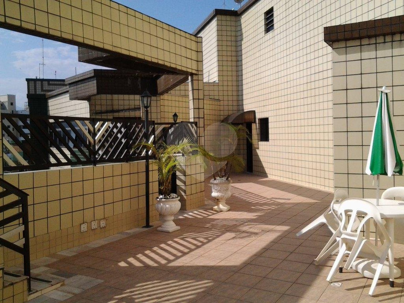Apartamento à venda com 3 quartos, sendo 2 suítes, em Vila Tupi, Praia Grande, SP