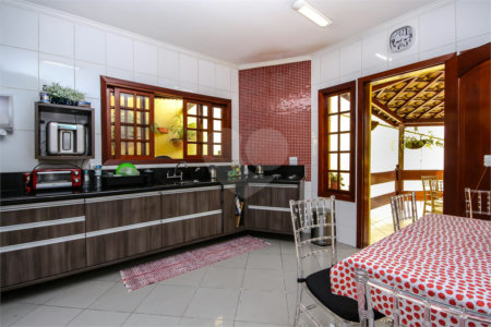 Casa à venda com 5 quartos, sendo 3 suítes, em City América, São Paulo, SP