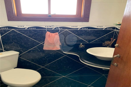 Sobrado à venda com 4 quartos, sendo 3 suítes,  no Centro, Jarinu, SP