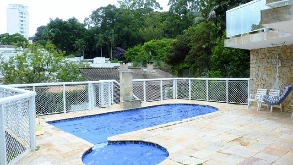 Sobrado à venda com 4 quartos, sendo 3 suítes, em Tremembé, São Paulo, SP
