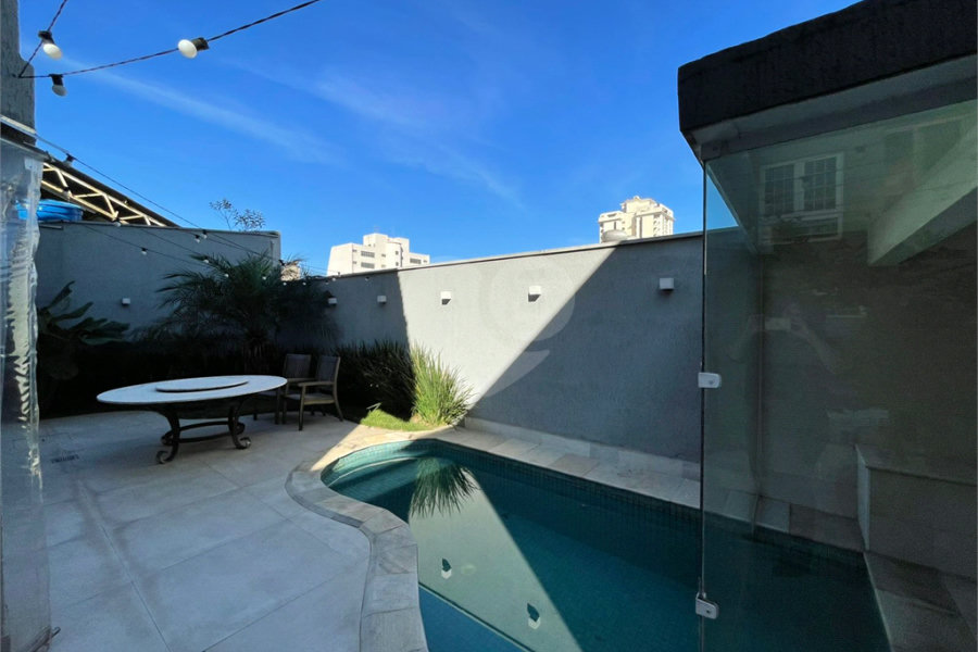 Casa à venda com 4 suítes no condomínio Fechado, São Paulo - SP
