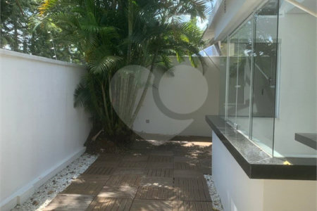 Casa à venda com 3 suítes no condomínio Villaggio Belvedere, São Paulo - SP
