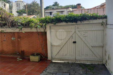 Casa de Vila à venda com 4 quartos, sendo 2 suítes,  em Vila São Francisco, São Paulo, SP
